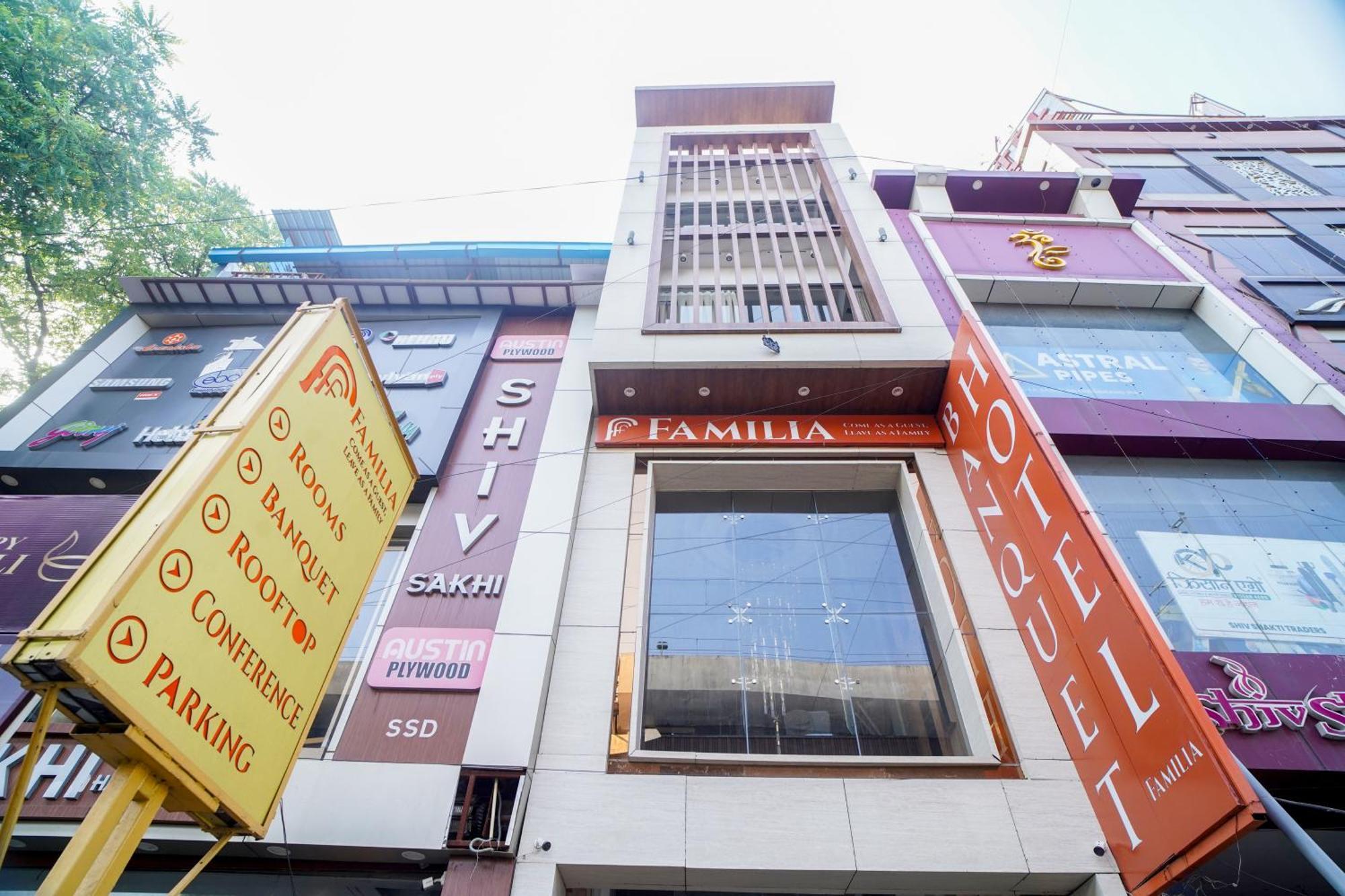 Familia Hotel And Banquets Lucknow Exterior foto